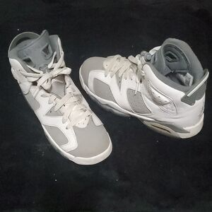 Jordan Kids Sneakers in White and Gray